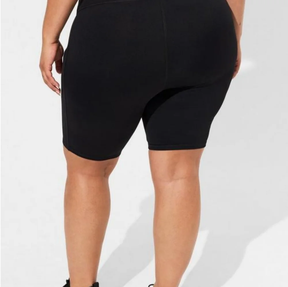 Performance Core 9 Inch Active Bike Short With Rib Trim - Picture 4 of 4